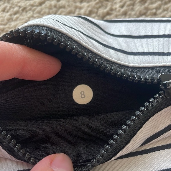 Lululemon Soul Cycle Cropped Leggings Women’s 8 Black Graphic Cycling Pants - Picture 11 of 12